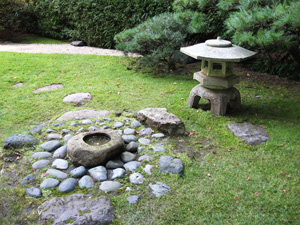 Камни в саду