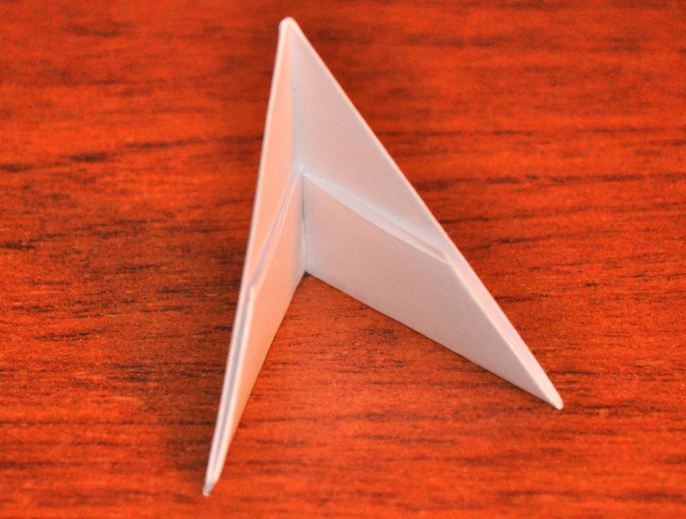 Треугольник складываем пополам